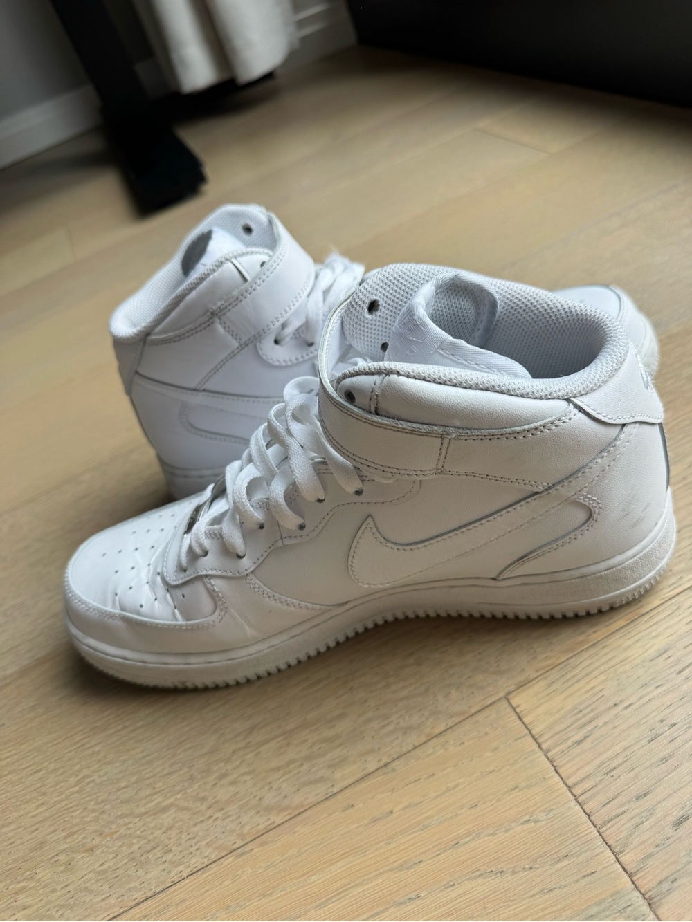 Nike Air Force Men's White High-Top Athletic Sneakers - Picture 8 of 8